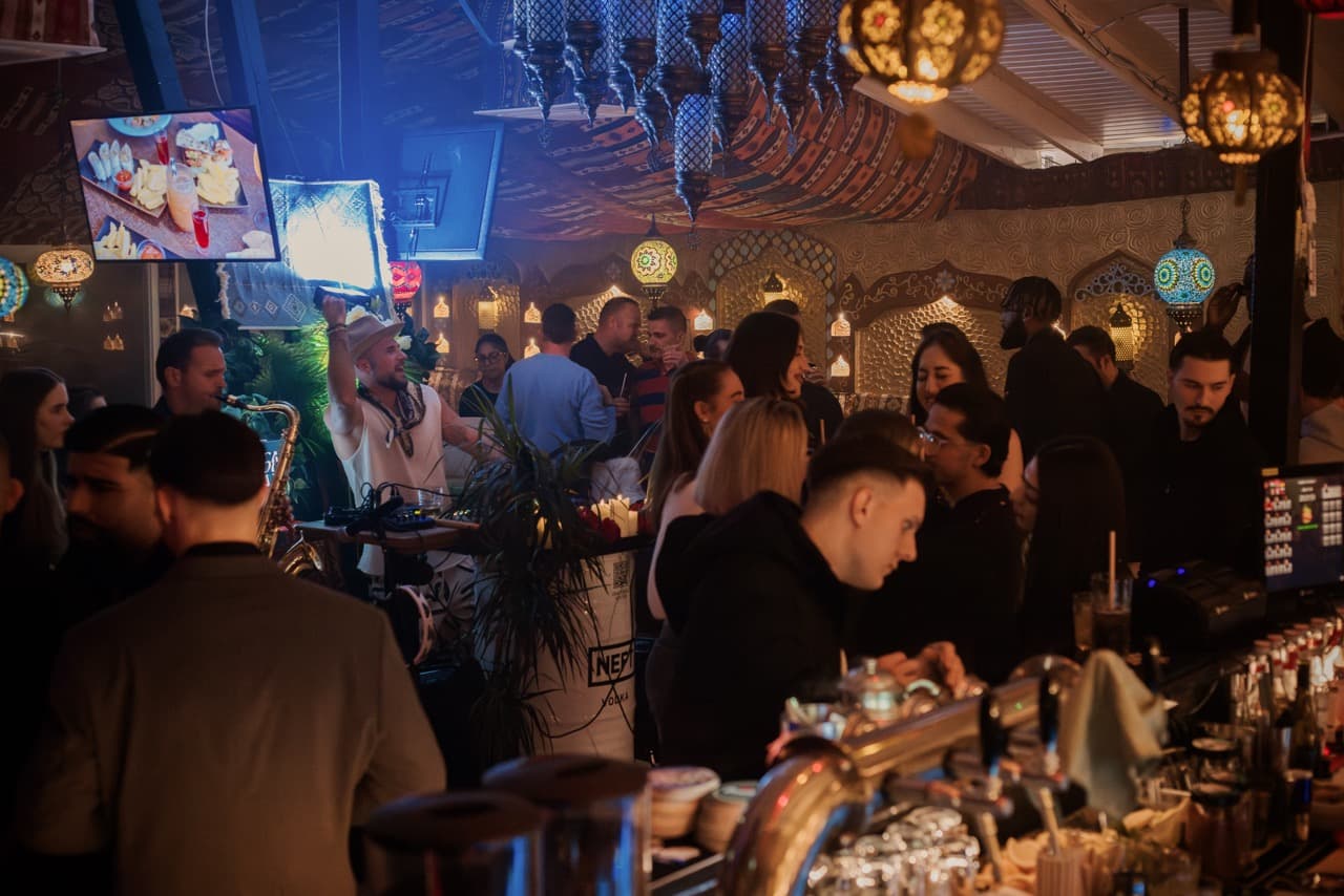 Mood photo of Habibi Skybar in Budapest 10