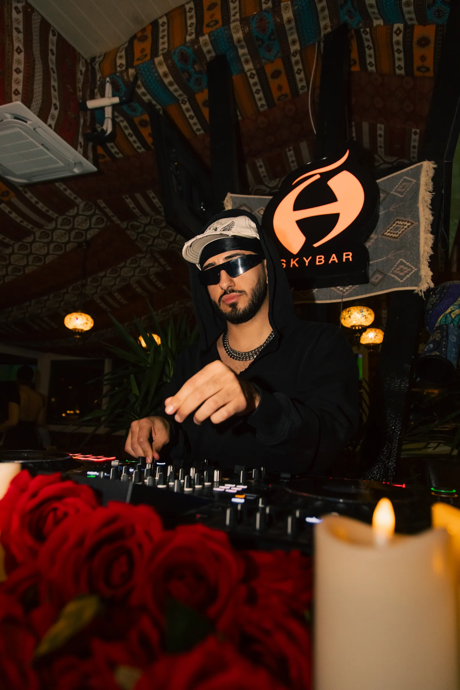 ZIAD DJ fellépés közben a Habibi Skybarban